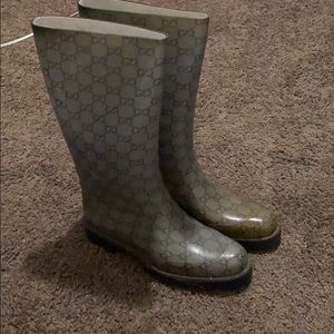 Gucci rain boots size 8